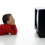 Детям в малом возрасте показ телевизионных передач должен быть строго ограничен.