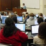 Интернет в учебных аудиториях ухудшает успеваемость.
