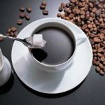 Ученые объяснили причину любви людей к горькому кофе.