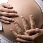 Ученые связали риск выкидыша с работой беременной в ночную смену.