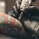Ученые работают над биосенсорными татуировками, меняющими цвет при изменении уровня глюкозы.
