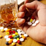Токсиколог: с алкоголем нельзя сочетать антидепрессанты и снотворное.